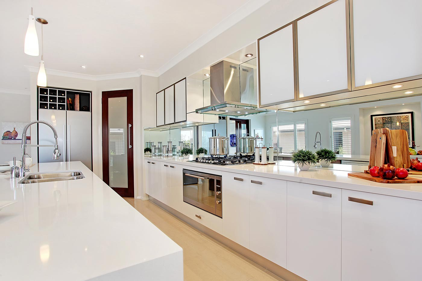 How to Choose the Perfect Mirror Type for Your Kitchen Design