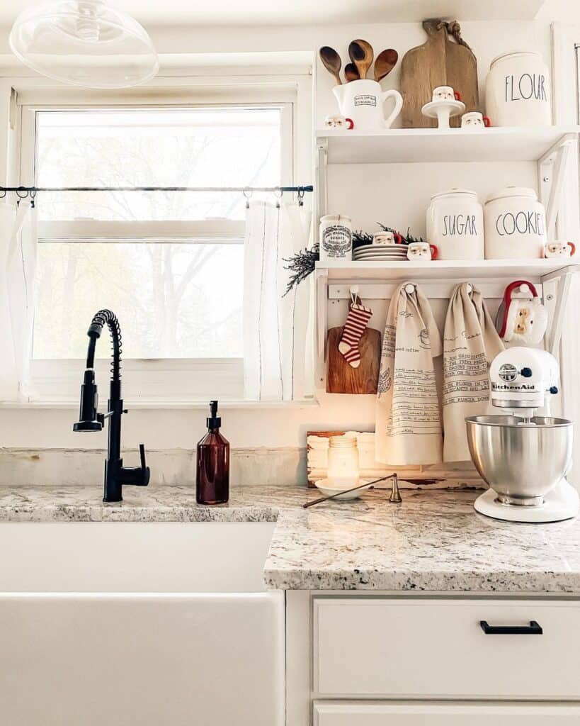 Unlocking the Heart of Your Home 12 Farmhouse Touches for a Cozy Kitchen