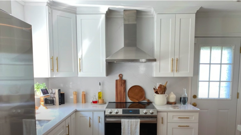40 Best Kitchen Makeovers You Just Have To See for Before And After: 3 Bright White-And-Wood Kitchen Makeovers