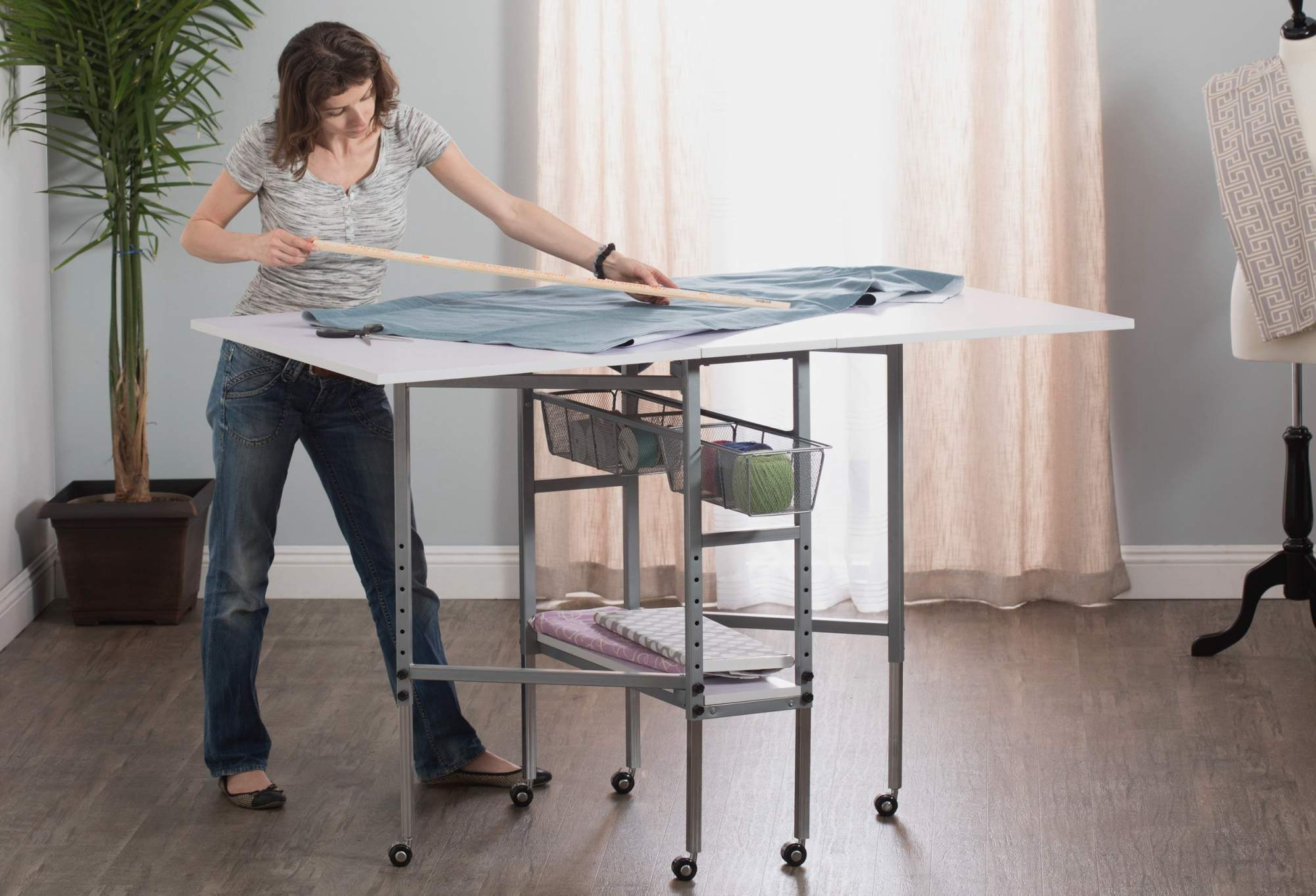Essential features to look for in the best fabric cutting table