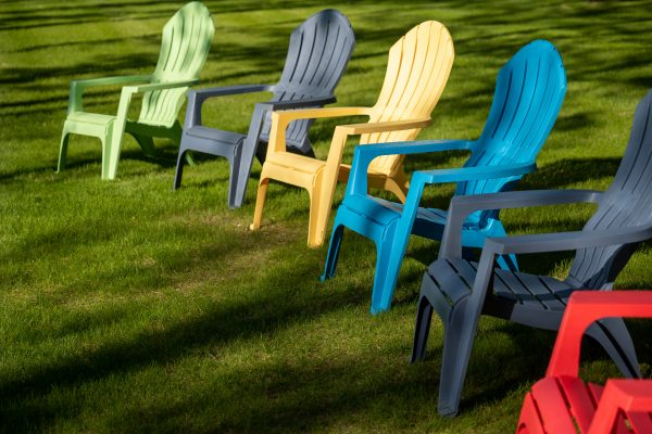 How to choose the right plastic adirondack chair for your outdoor space