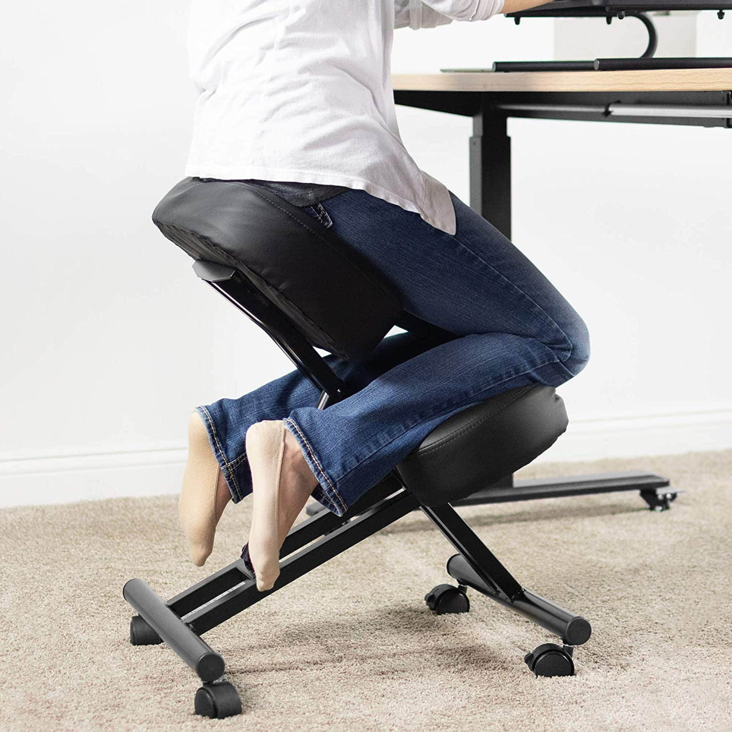 Expert insights on choosing the right kneeling chair for your workspace