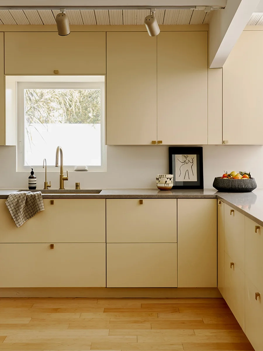 Cream Kitchen Cabinets: The Ultimate Guide | Oppolia regarding