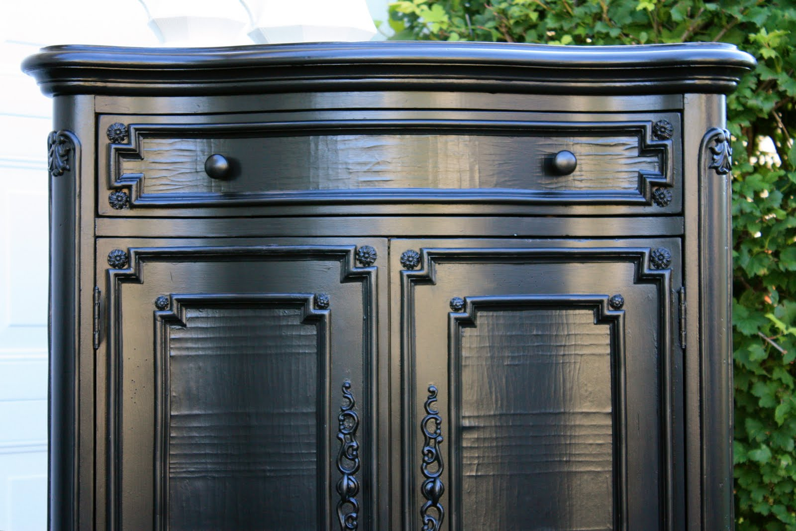 The Yellow Cape Cod: Glossy Black Finish Vs. Rubbed Black Finish (And A ... regarding Understanding the Enduring Appeal of Antique Black Finishes in Furniture