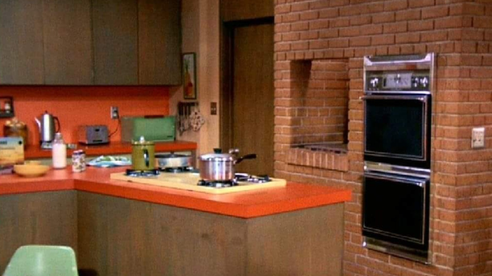 Decoding the Brady Bunch Kitchen Revival What You Need to Know
